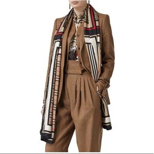 Burberry
Monogram, Icn Strp Mixed Print Silk Scarf